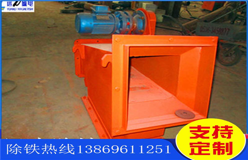 海南超強(qiáng)磁液體管道除鐵器_海南超強(qiáng)磁液體管道除鐵器批發(fā)價(jià)格_使用說明書原理型號，強(qiáng)磁除鐵器中的核心部件永磁體是以釹鐵硼稀土材料加工而的，很多人好奇那么除鐵器中的永磁體的磁性到底能維持多久呢?若是照正常的存儲條件的話，永磁鐵10年時(shí)間損失的磁場強(qiáng)度也不應(yīng)該超出1%。不過實(shí)際使用中，卻是有如下情況會大大加速強(qiáng)磁除鐵器磁力的衰減速度：  一、海南超強(qiáng)磁液體管道除鐵器_海南超強(qiáng)磁液體管道除鐵器批發(fā)價(jià)格_使用說明書原理型號  1、 過高的溫度：強(qiáng)磁除鐵器所處的周圍環(huán)境溫度如果高于釹鐵硼材料的穩(wěn)定溫度范圍就會加速其失磁，熱量會顯著降低永磁體的磁性。標(biāo)準(zhǔn)的釹鐵硼稀土材料的最高穩(wěn)定溫度為80℃。耐高溫永磁體一般在140℃。而鋁鎳鈷永磁體的最高使用溫度能都達(dá)到540℃，釤鈷永磁體及鐵氧體差不多是300℃。  3、 物理損傷：強(qiáng)磁除鐵器所用永磁材料的物料特性決定了，其整體是較為脆弱的，若是受到外力的撞擊很容易出現(xiàn)斷裂。受到外力損傷破損之后的釹鐵硼永磁體，磁性將會下降。  3、 焊接工藝：強(qiáng)磁除鐵器制造或安裝時(shí)永磁體周圍的焊接操作也會導(dǎo)致其磁性能下降，這一般是因?yàn)楹附舆^程中產(chǎn)生的熱量或電流所導(dǎo)致的。  4、 有液體侵蝕：若是強(qiáng)磁除鐵器的外殼受損，潮濕的空氣就有可能進(jìn)入設(shè)備內(nèi)，跟永磁鐵的鍍層相接觸，久而久之就會讓磁性材料產(chǎn)生氧化，進(jìn)而造成其磁性能的衰減。